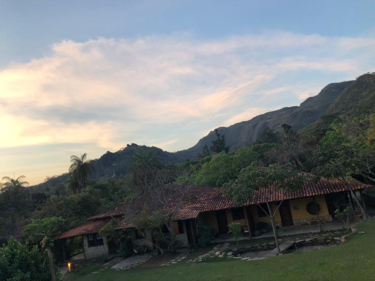 Vale Da Vacaria Hotel Santana Do Riacho Exterior photo